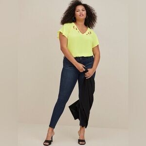 Georgette Cage Front Blouse Lemon Tonic Torrid size 3 (3X)